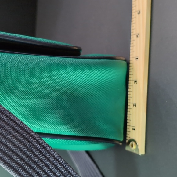 Lacoste Paris Chemise Green Men's Messenger Bag. - Picture 9 of 14